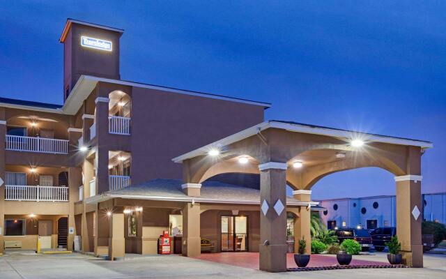 Red Roof Inn Plus+ Galveston - Beachfront