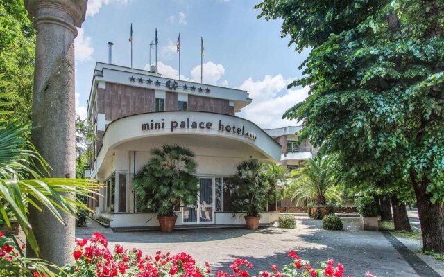 Mini Palace Hotel