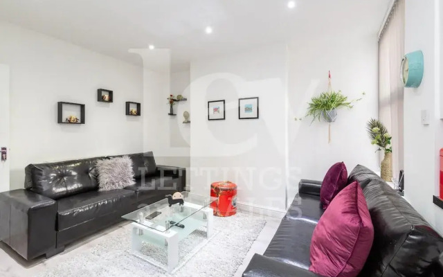 Lush Apartment 5 Bedroom House - WBR