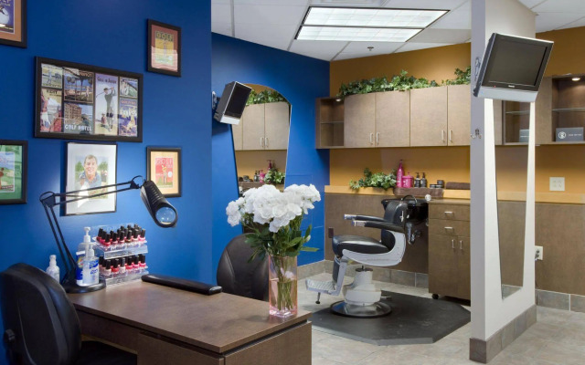 Hilton Indianapolis Hotel & Suites