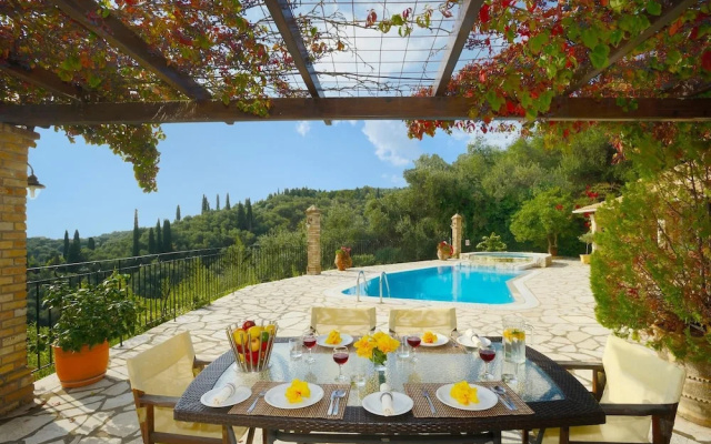 Leonora s House in St Stefanos Bay
