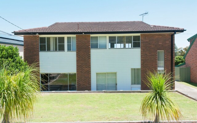 The Rest, 6 Flannel Flower Fairway