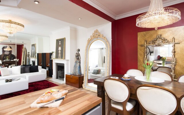 Quirky 2BR Mews House in Popular Earls Court