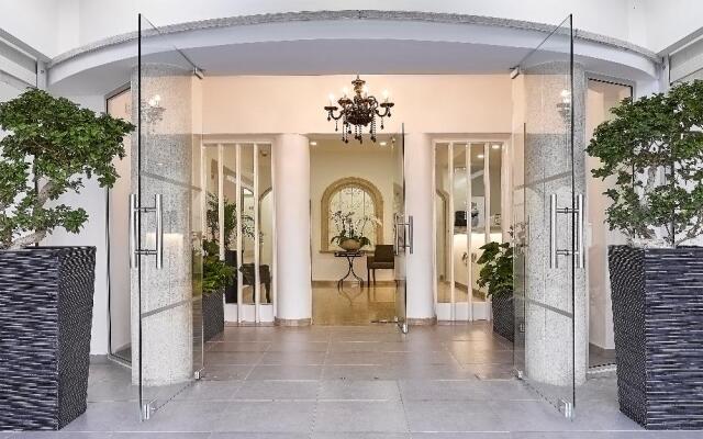 Mikes Kanarium Hotel