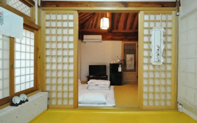 Gallery Jin Hanok Guesthouse