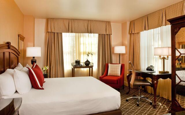 Hotel Roanoke & Conference Ctr, Curio Collection by Hilton