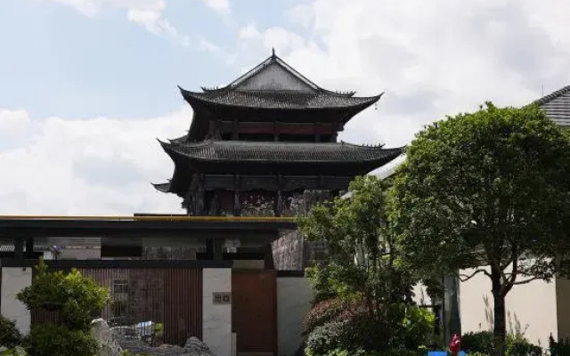 Tengchong Nuanrenju Hot Spring Homestay (Wenxinglou Branch)
