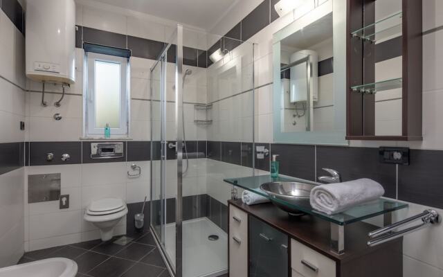 Quiet City Apartment Dexa