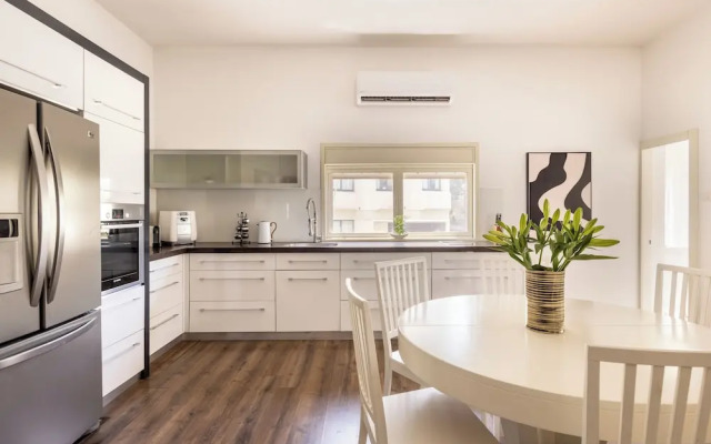 Heart of TLV Elegant Home by Sea N' Rent