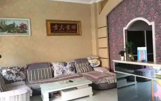 Qujing Ruixin Business Hotel