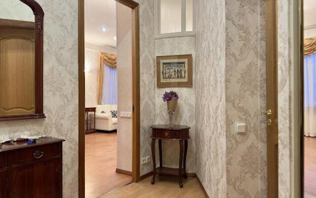 Апартаменты на 9-ой линии Васильевского острова 64/25