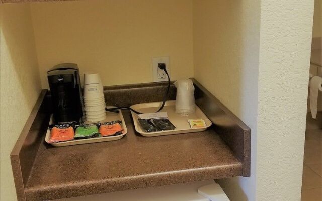 Super 8 by Wyndham Des Moines