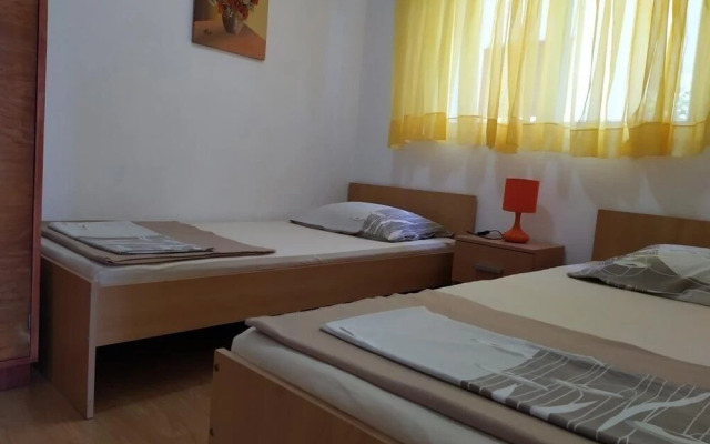 Vlasta - Near sea - H