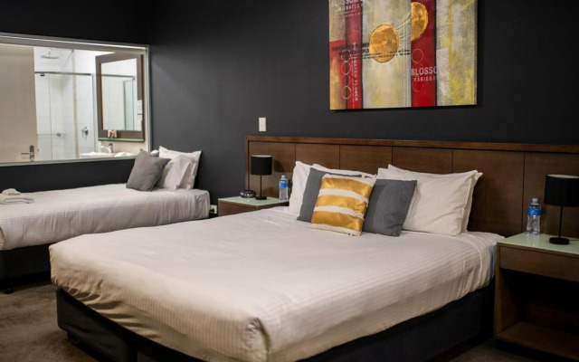 Sfera's Park Suites & Convention Centre