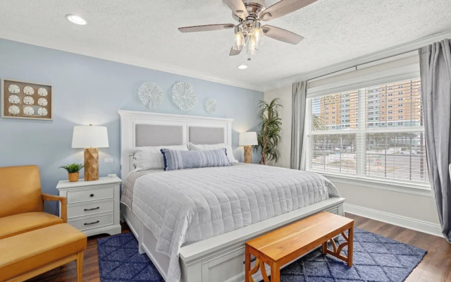 Escape to Sand Dollar Holler: Coastal Retreat, 3 Beds, 2.5 Baths, Sleeps 10!