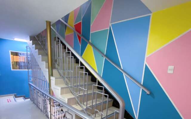 Kromatic Hostel