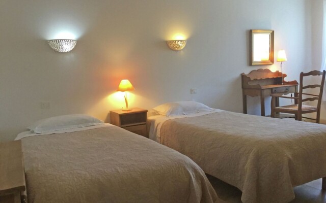 Inviting Villa in Saumane-de-vaucluse With Swimming Pool