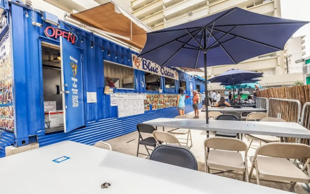 Bright Cozy Condo Unit With Balcony