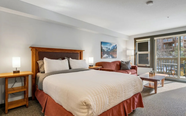 SPACIOUS Studio | Ski In/Out | Pool & Hot Tubs | in the Heart of PANORAMA RESORT