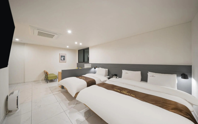 Forest 701 Hotel