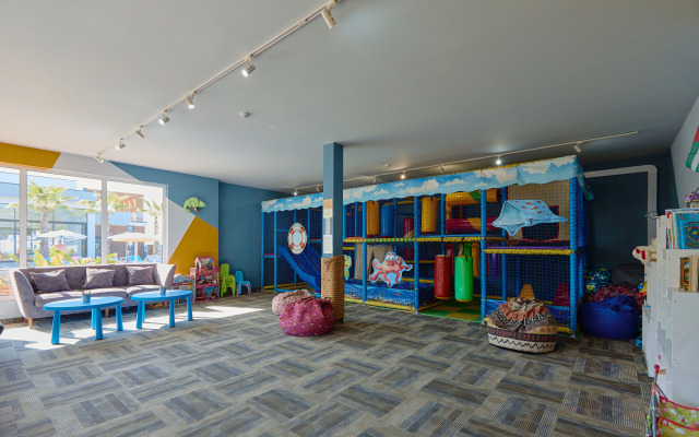 Aquamarine Family Club Hotel