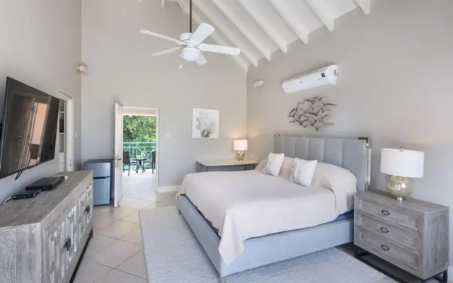 Sunny Vacation Villa 72