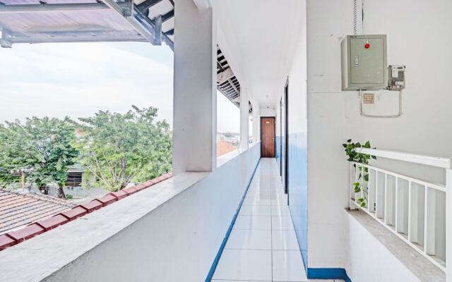 OYO 90426 Near Mall Ciputra 2