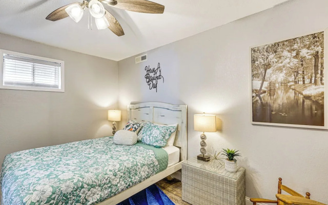 Waterfront Yard, Dock + Game Room: Linn Creek Home