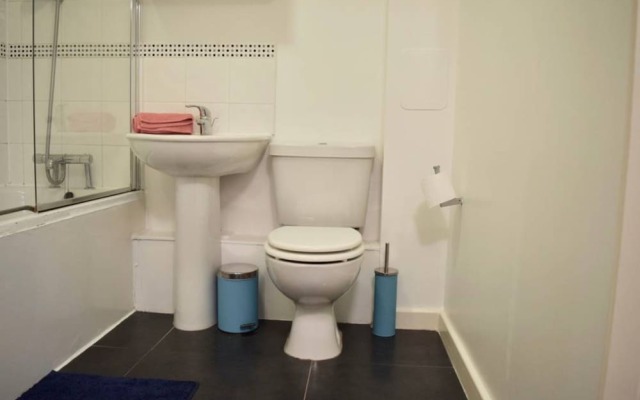 Homely Flat With Balcony in Parsons Green