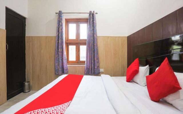 OYO 73731 Hotel Mayur