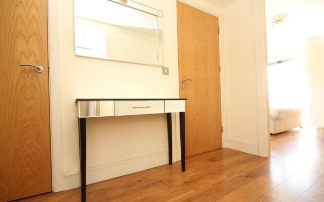 Hanover Dock Suite