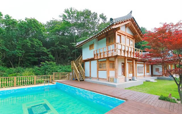 Pocheon CHW Hanok Pension