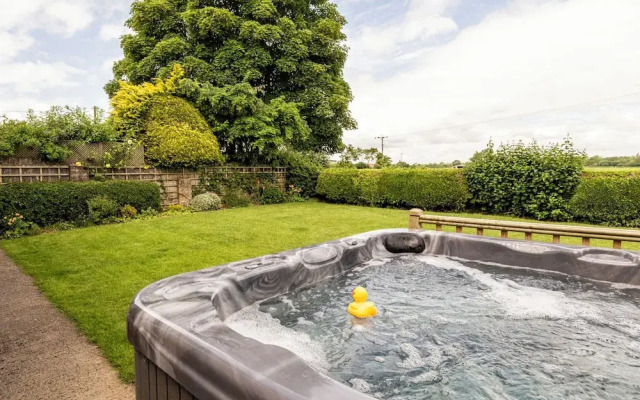 Gorgeous Rural 4BD Farm With Hot Tub