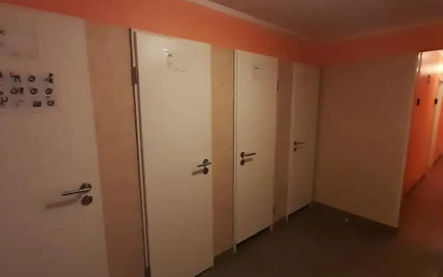 2-Rent Group Hostel Rooms&Apartments TUB19A