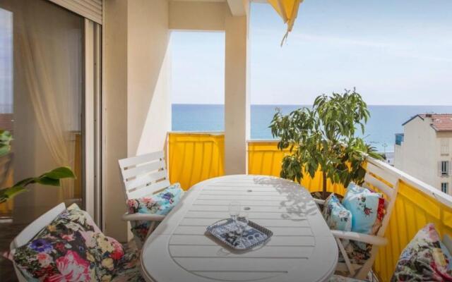 Stunning 2 bed Flat Nice front of the beach Seaview