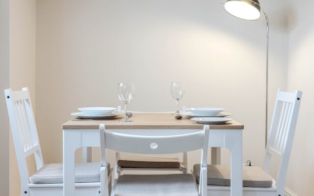 Luxury 1 Bedroom Apartment with Parking