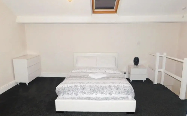 Elegant Gibraltar Street City Apartment