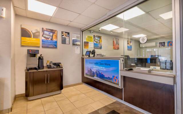 Motel 6 Villa Park, IL - Chicago West