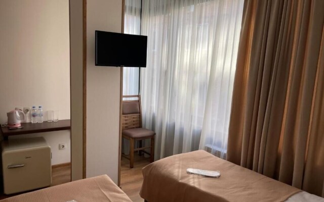 ул. Симона Чиковани, 16