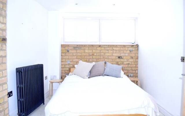 Beautiful 1 Bedroom House in East London