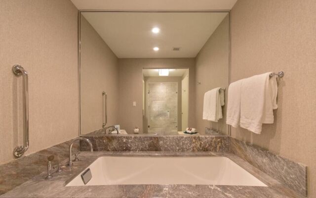 Luxury Beachfront Studio-with Daily Cleaning