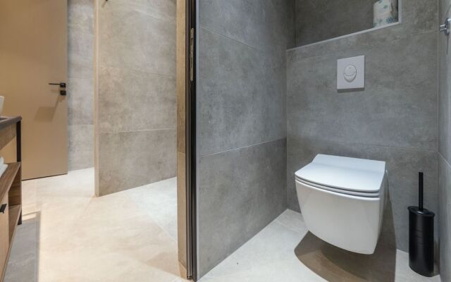 Dezman Luxury Center