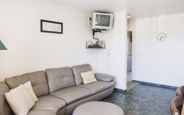 Apollo Lodge and Apartment