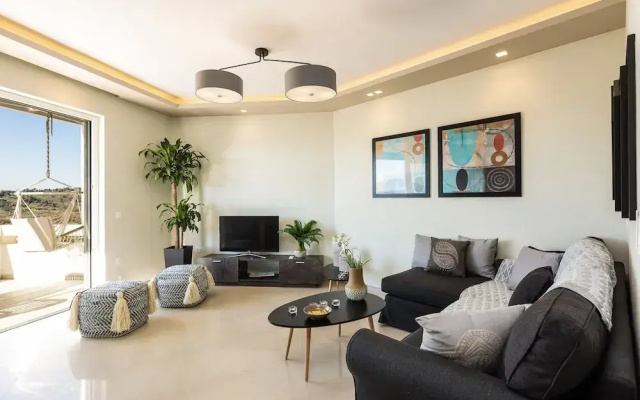Three Moirai Villa With 2 Heated Pools