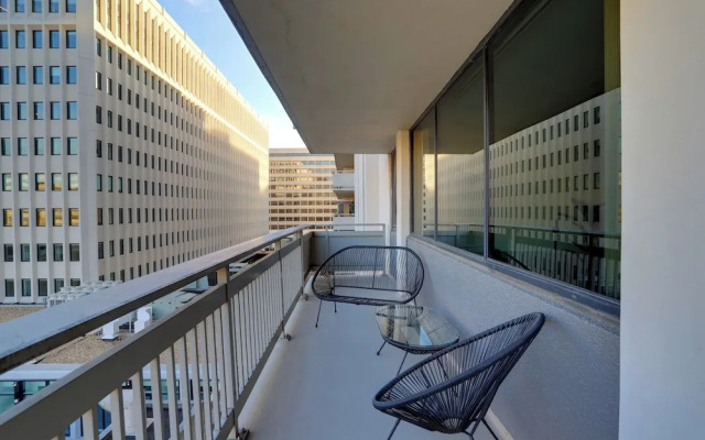 Stay with Comfort in Crystal City