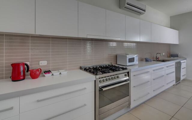 Surfs Up - Fresh and modern East Beach home