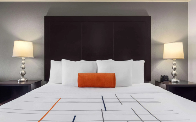 La Quinta Inn & Suites by Wyndham Santa Clarita - Valencia