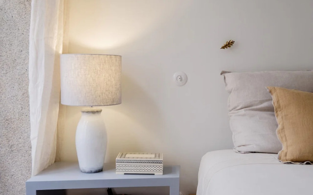 BOUTIQUE Rentals Flores Plaza