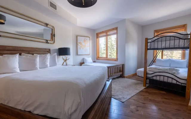 Rundle Cliffs Lodge by Canmore Premier