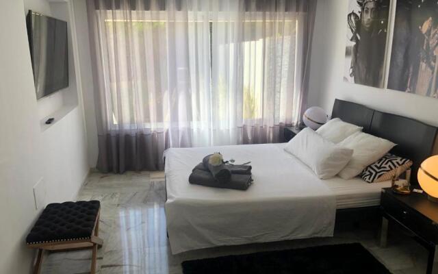 Little Paradise close to La Sala in Puerto Banus / quiet